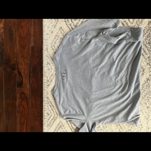 Men’s Under Armour Shirt - Picture 2 of 2